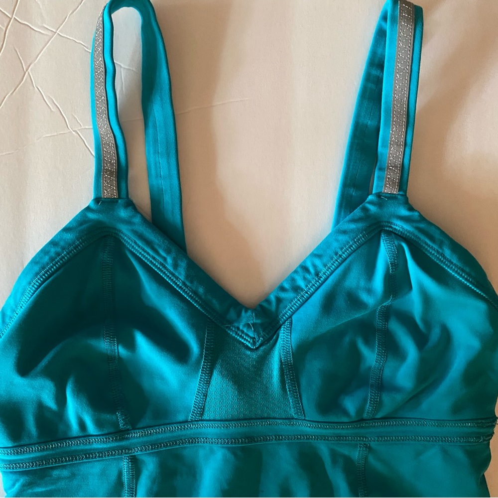 EUC Lululemon Aqua Light It Up Surge Ruched Pocket 2 strap size 4 - Picture 9 of 11